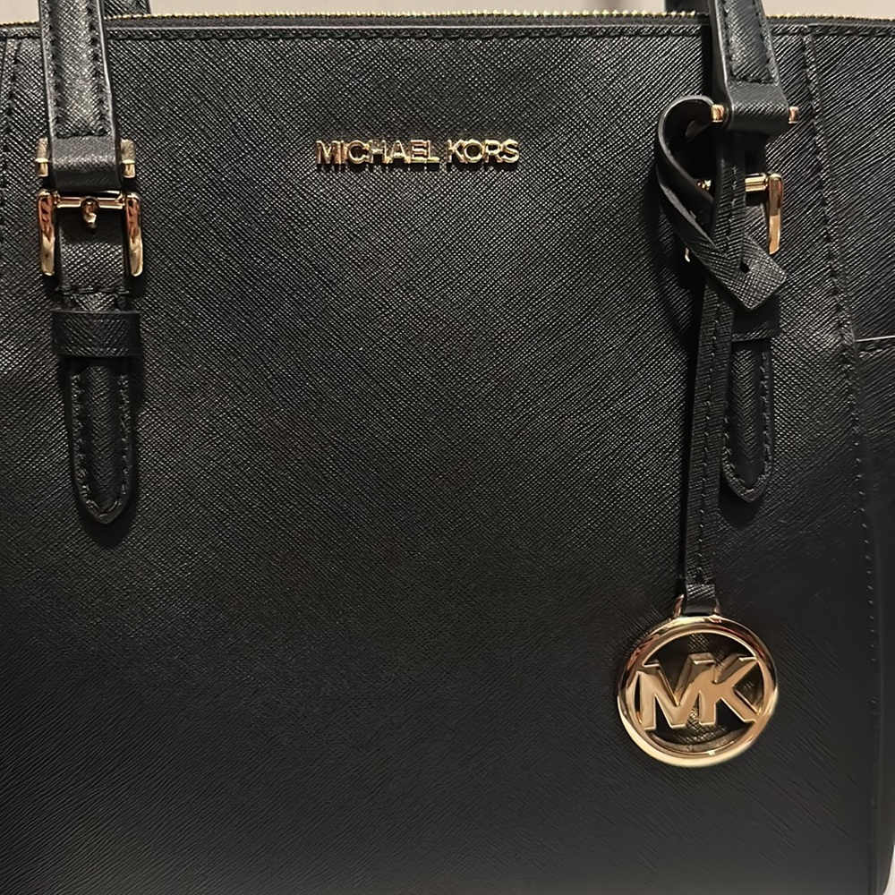 Michael Kors purse. Just used 3 times. - Picture 3 of 7